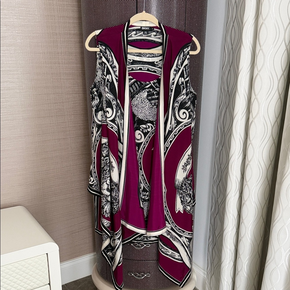 Chic Sleeveless dress with Bold Patterns